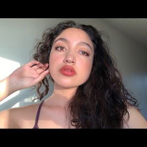 Meet your Posher, Carolina